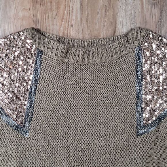🔥Forever 21 Olive & Rose Gold Sequined Shoulder Sweater Small - Picture 3 of 7